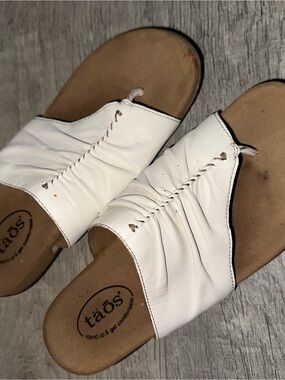Taos Footwear White Leather Ruched Slide Mules